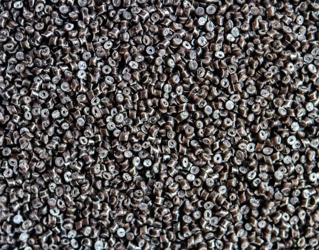 Coffeefrom Strong - materiale composto da fondi di caffè di origine industriale e un polietilene ad alta densità (HDPE)