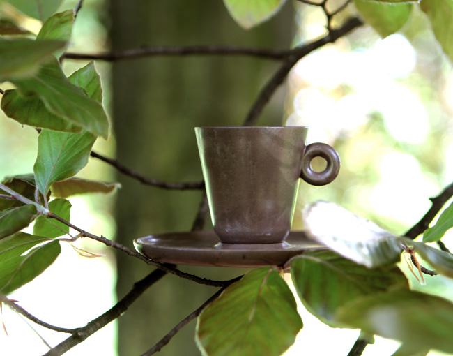 Coffeefrom, tazzine e piattini da caffè fatti di caffè